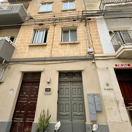 B Valletta View Luxury Penthouse *