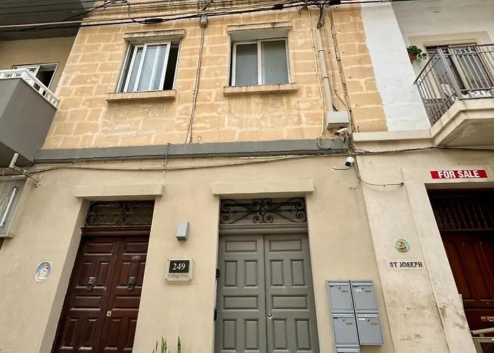 B Valletta View Luxury Penthouse *